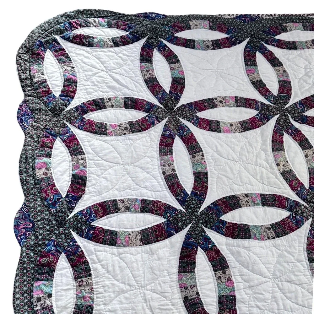 Double Wedding‎ Ring Quilt Vintage Hand Quilted Scalloped Edge Cottagecore